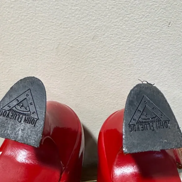 John Fluevog POSER
LILY ROSE
D’ORSAY MARY JANE HEEL Heart Shoes - Picture 11 of 12